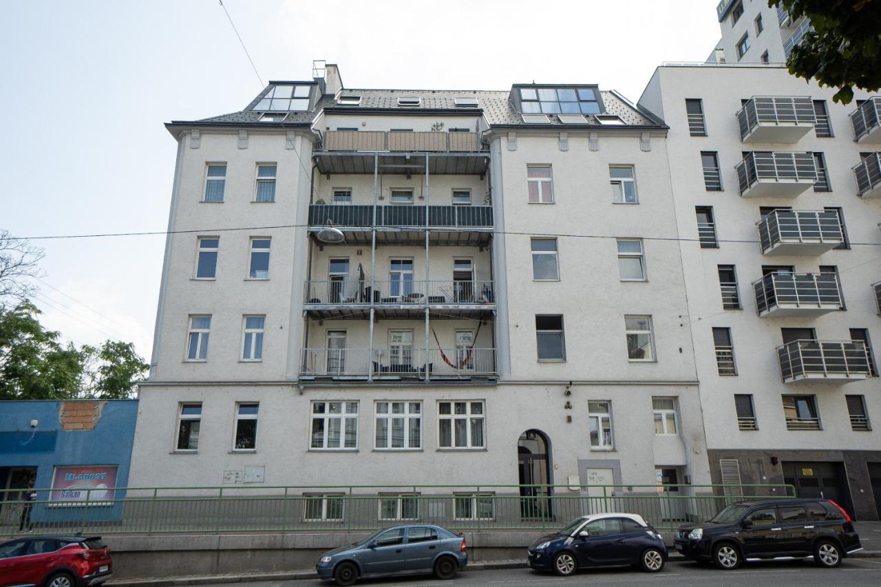 Spacious Apartment With Huge Shared Terrace And Grill Located Between City Centre And Donau River Wien Eksteriør bilde